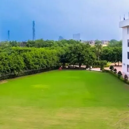 Play Riveria Valley Resort Greater Noida-2